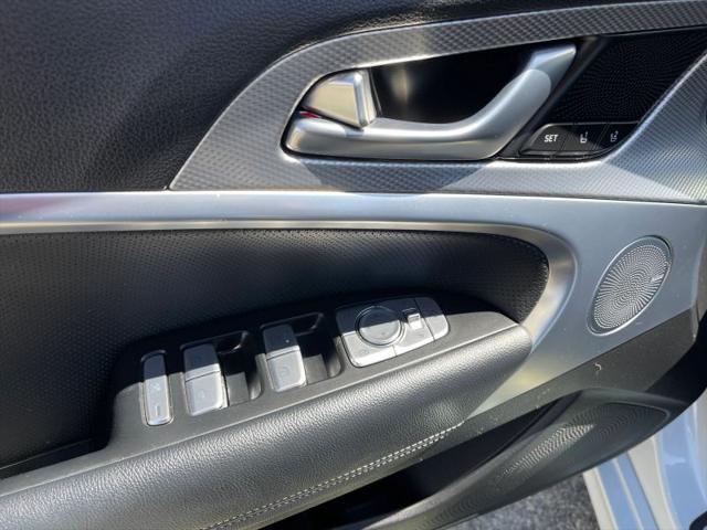 2022 Genesis G70 2.0T RWD