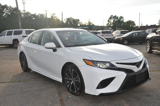 2020 Toyota Camry SE AWD