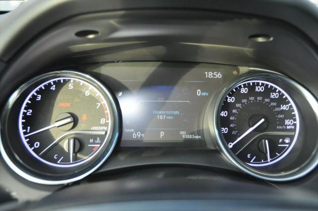 2020 Toyota Camry SE AWD