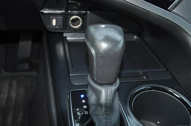 2020 Toyota Camry SE AWD