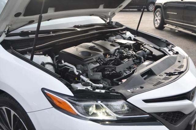 2020 Toyota Camry SE AWD