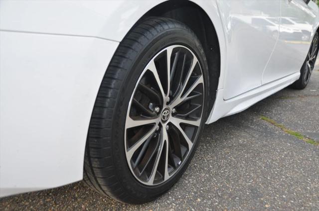 2020 Toyota Camry SE AWD