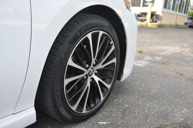 2020 Toyota Camry SE AWD