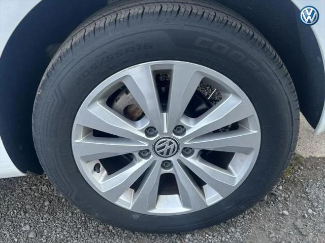 2015 Volkswagen Golf TDI S 4-Door