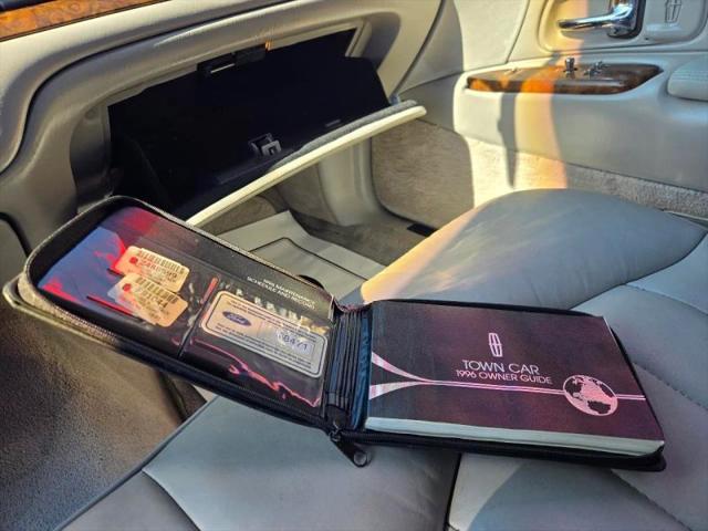 1996 Lincoln Town Car Executive