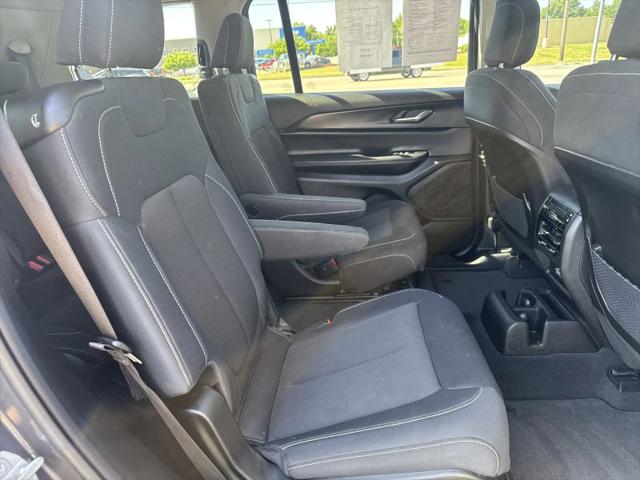 2023 Jeep Grand Cherokee L Laredo X 4x2