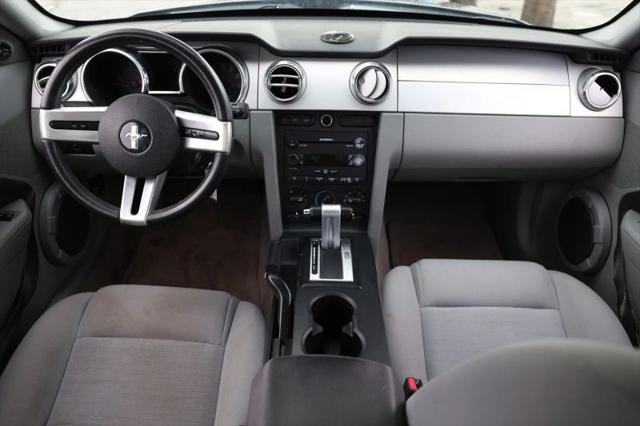2007 Ford Mustang V6 Deluxe