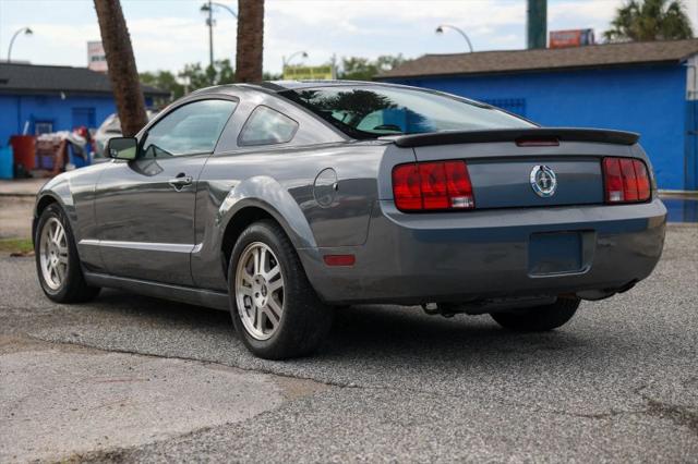 2007 Ford Mustang V6 Deluxe