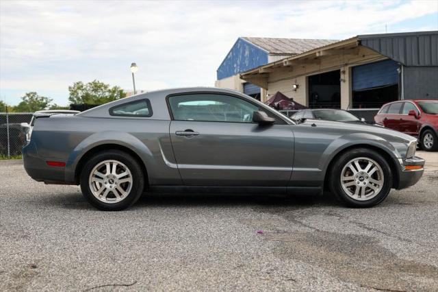 2007 Ford Mustang V6 Deluxe
