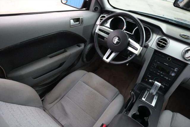 2007 Ford Mustang V6 Deluxe