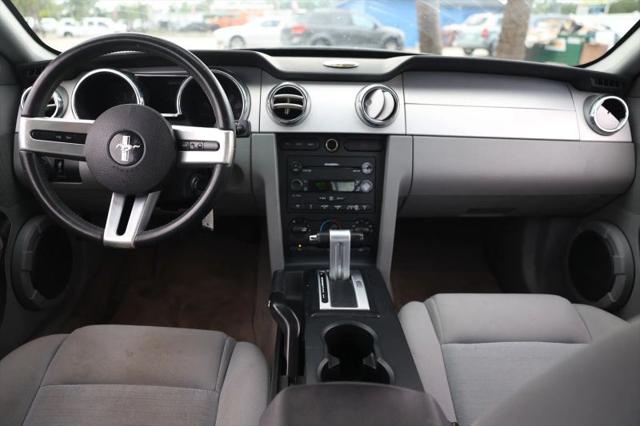 2007 Ford Mustang V6 Deluxe