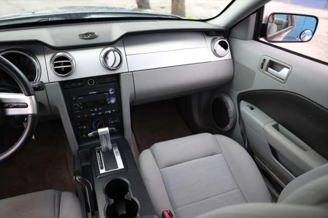 2007 Ford Mustang V6 Deluxe