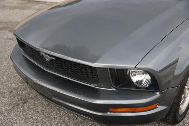 2007 Ford Mustang V6 Deluxe