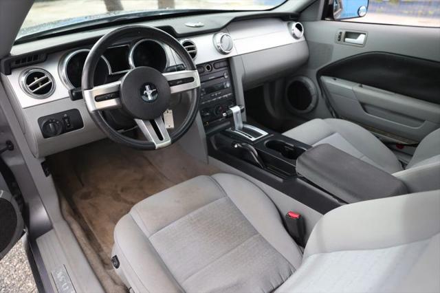 2007 Ford Mustang V6 Deluxe