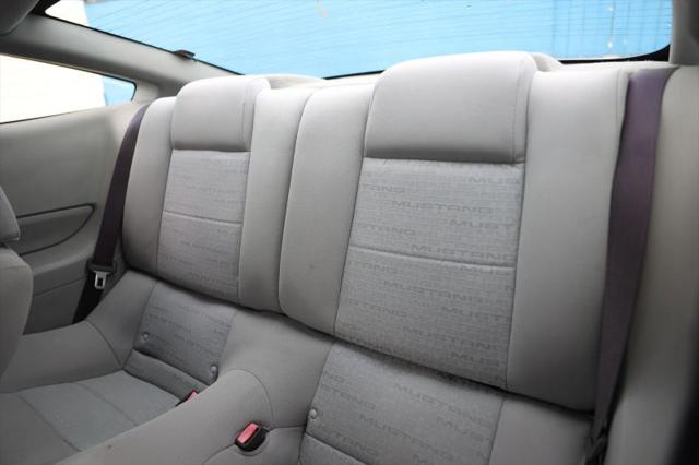 2007 Ford Mustang V6 Deluxe
