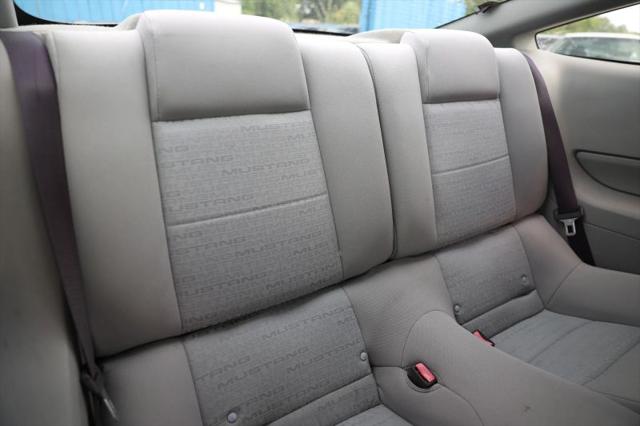 2007 Ford Mustang V6 Deluxe