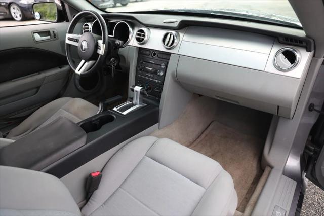 2007 Ford Mustang V6 Deluxe