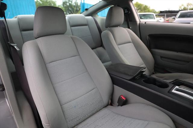 2007 Ford Mustang V6 Deluxe