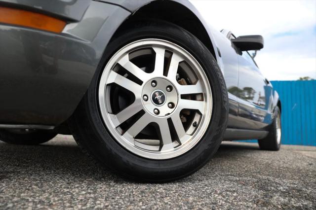 2007 Ford Mustang V6 Deluxe