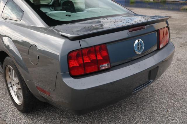 2007 Ford Mustang V6 Deluxe