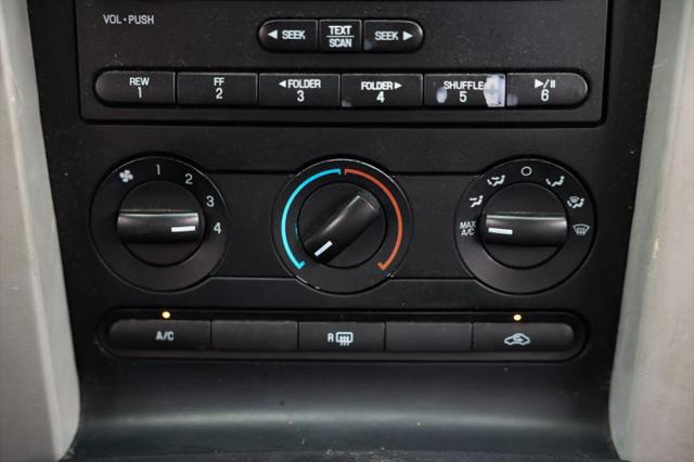 2007 Ford Mustang V6 Deluxe