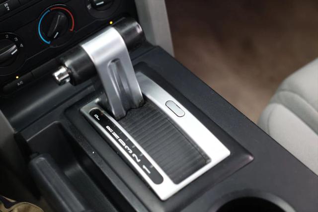 2007 Ford Mustang V6 Deluxe