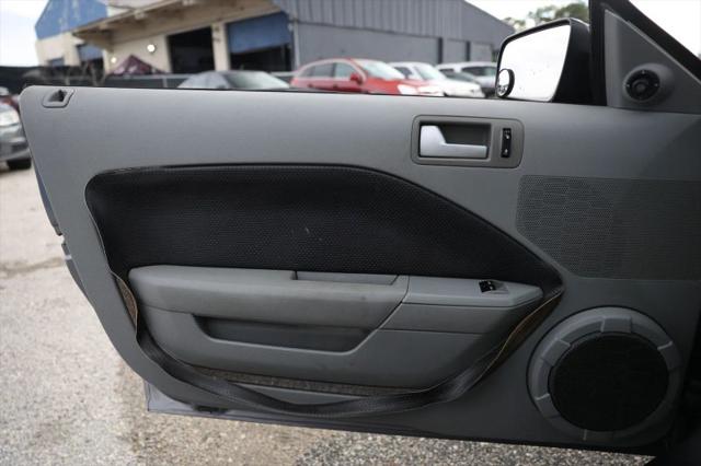 2007 Ford Mustang V6 Deluxe