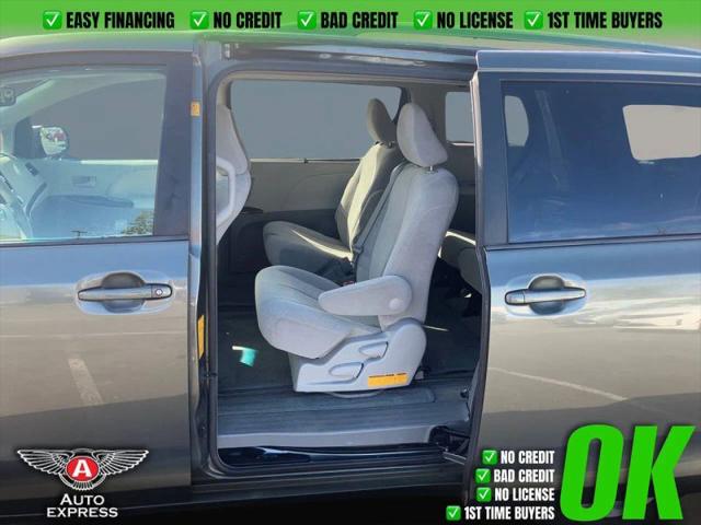 2012 Toyota Sienna LE V6 8 Passenger