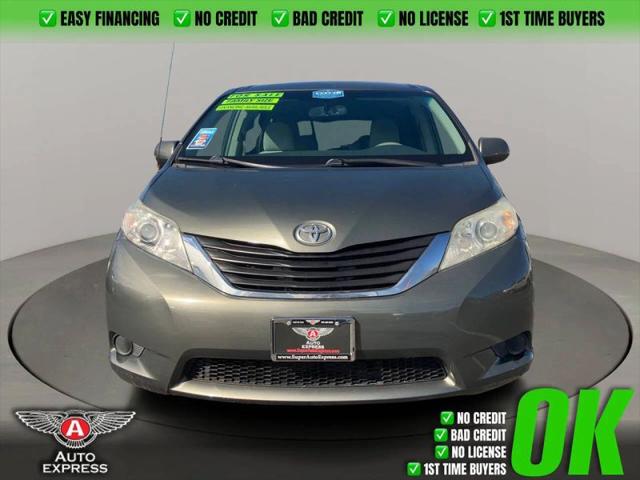 2012 Toyota Sienna LE V6 8 Passenger