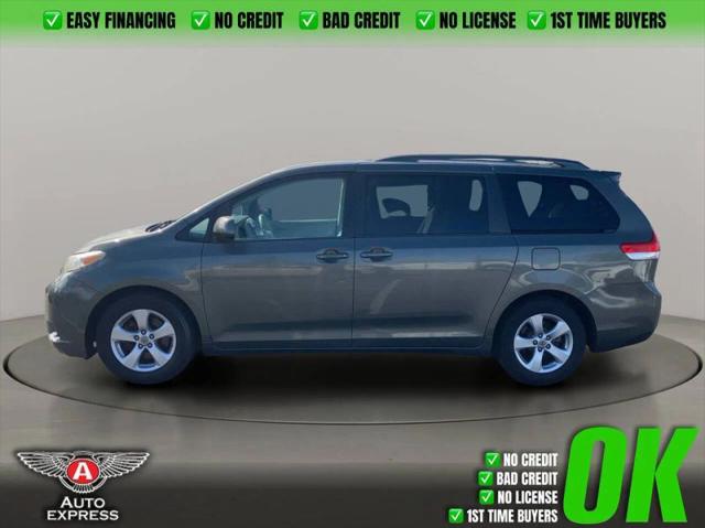 2012 Toyota Sienna LE V6 8 Passenger
