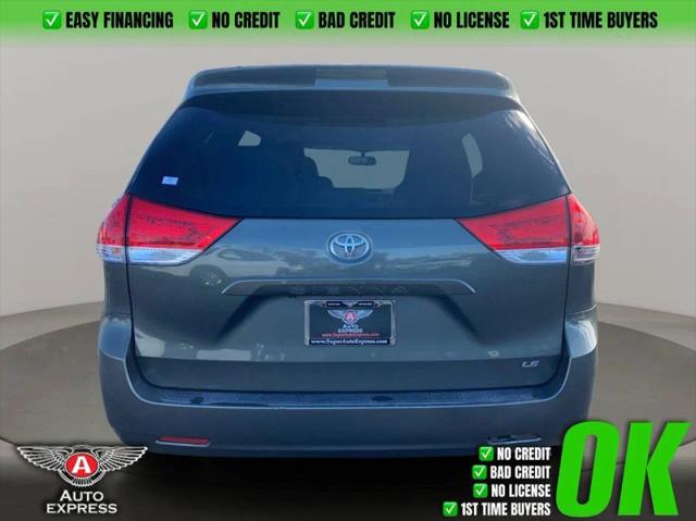 2012 Toyota Sienna LE V6 8 Passenger