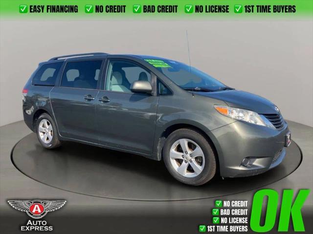 2012 Toyota Sienna LE V6 8 Passenger