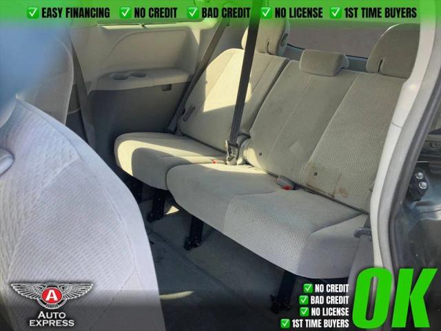 2012 Toyota Sienna LE V6 8 Passenger