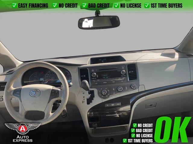 2012 Toyota Sienna LE V6 8 Passenger
