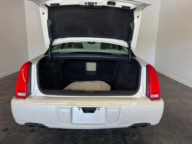 2011 Cadillac DTS Luxury Collection