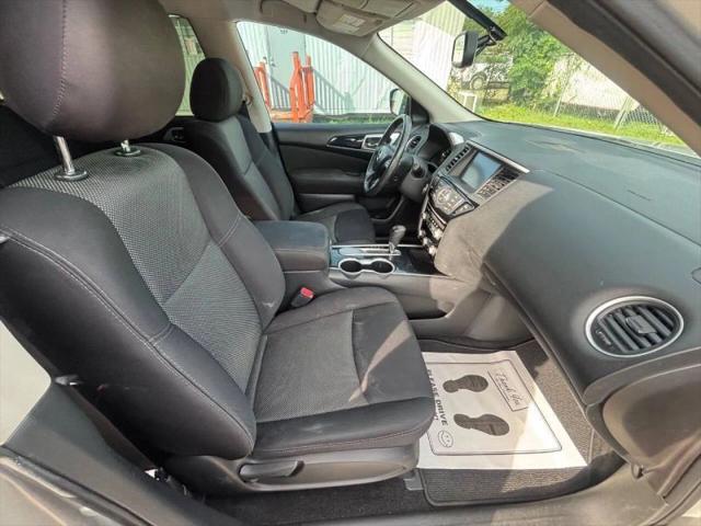 2017 Nissan Pathfinder SV