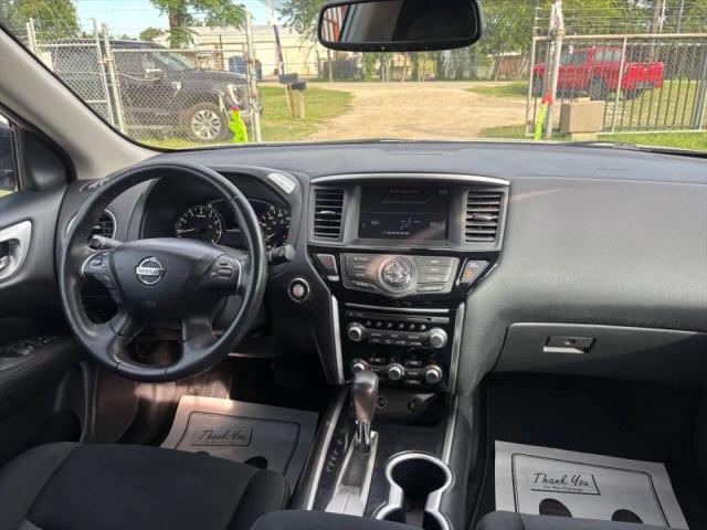2017 Nissan Pathfinder SV