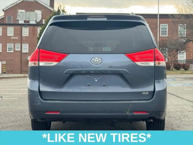 2014 Toyota Sienna XLE V6 8 Passenger