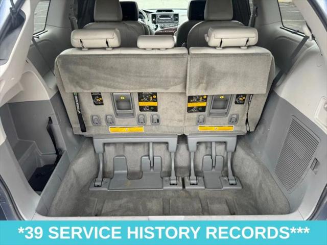 2014 Toyota Sienna XLE V6 8 Passenger