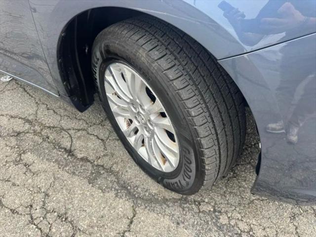 2014 Toyota Sienna XLE V6 8 Passenger