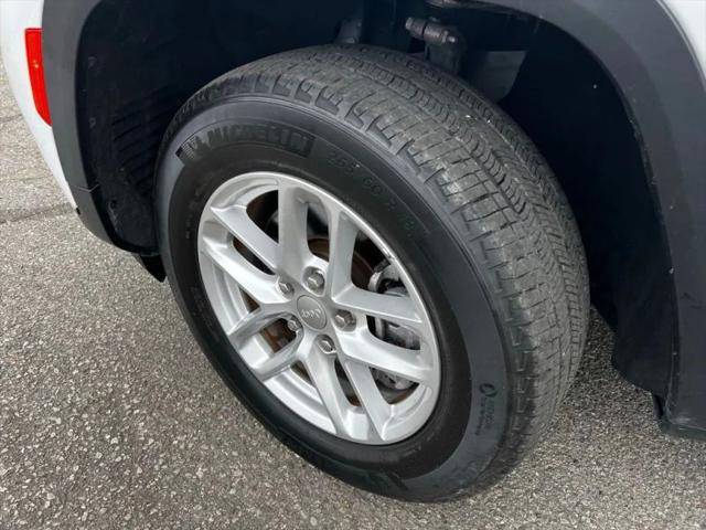 2023 Jeep Grand Cherokee L Laredo 4x2