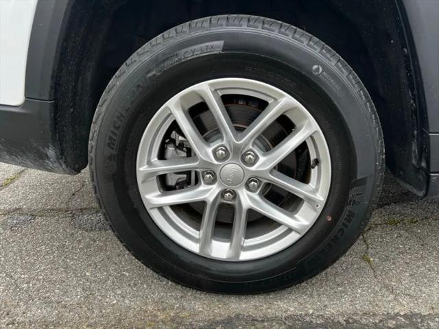 2023 Jeep Grand Cherokee L Laredo 4x2
