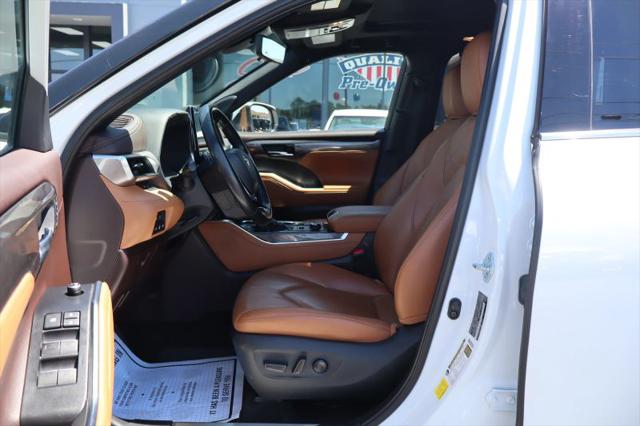 2022 Toyota Highlander Platinum
