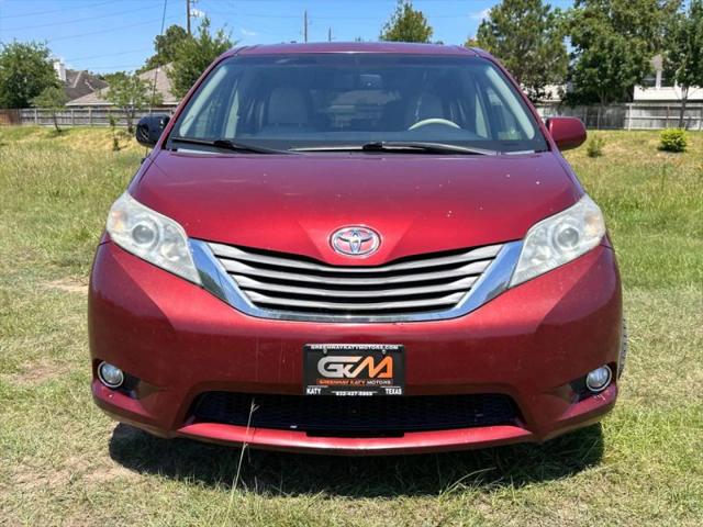 2014 Toyota Sienna XLE V6 8 Passenger