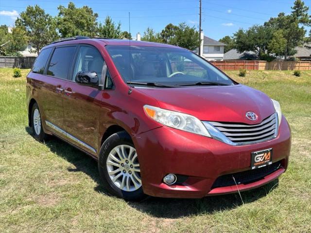 2014 Toyota Sienna XLE V6 8 Passenger