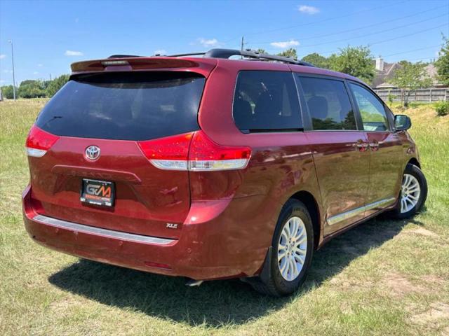 2014 Toyota Sienna XLE V6 8 Passenger