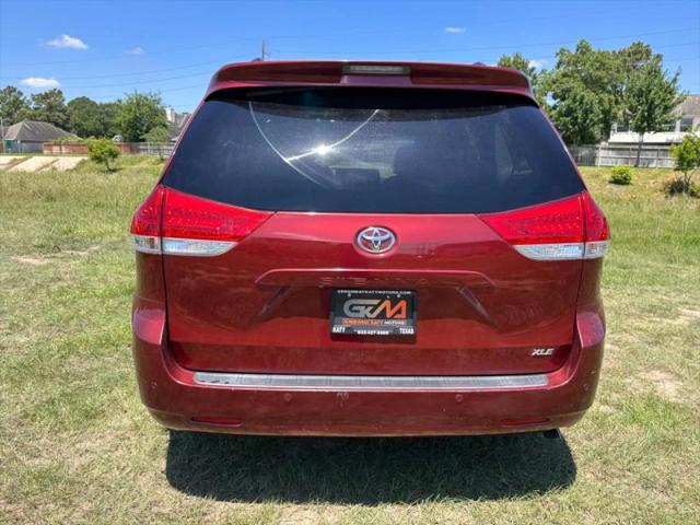 2014 Toyota Sienna XLE V6 8 Passenger