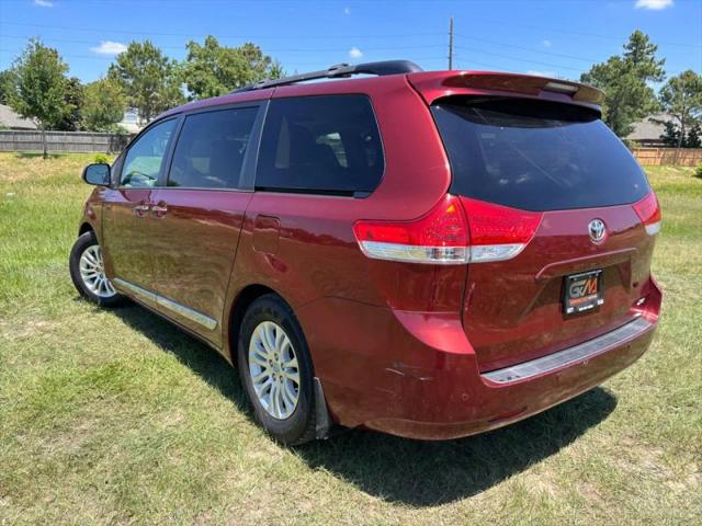 2014 Toyota Sienna XLE V6 8 Passenger