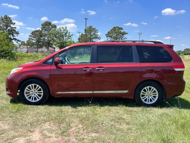 2014 Toyota Sienna XLE V6 8 Passenger