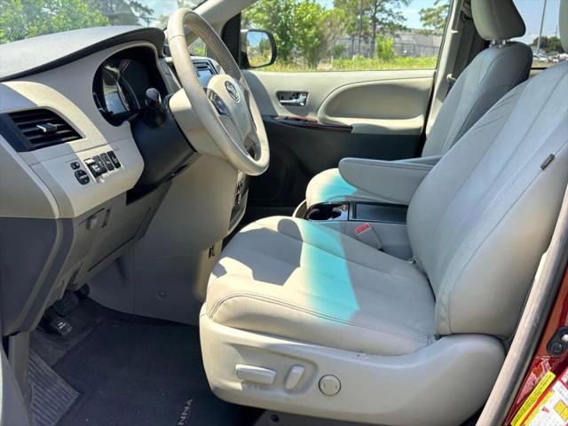 2014 Toyota Sienna XLE V6 8 Passenger